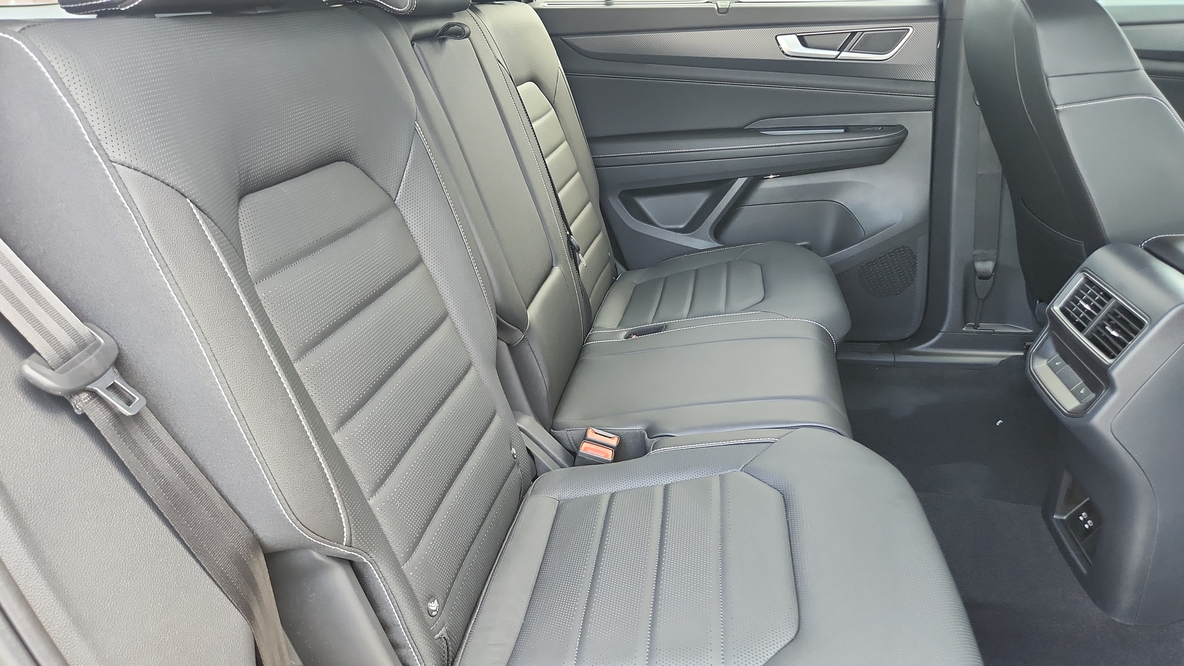 New Avocado Green Pearl 2026 Volkswagen 2.0T SEL R-Line Black for