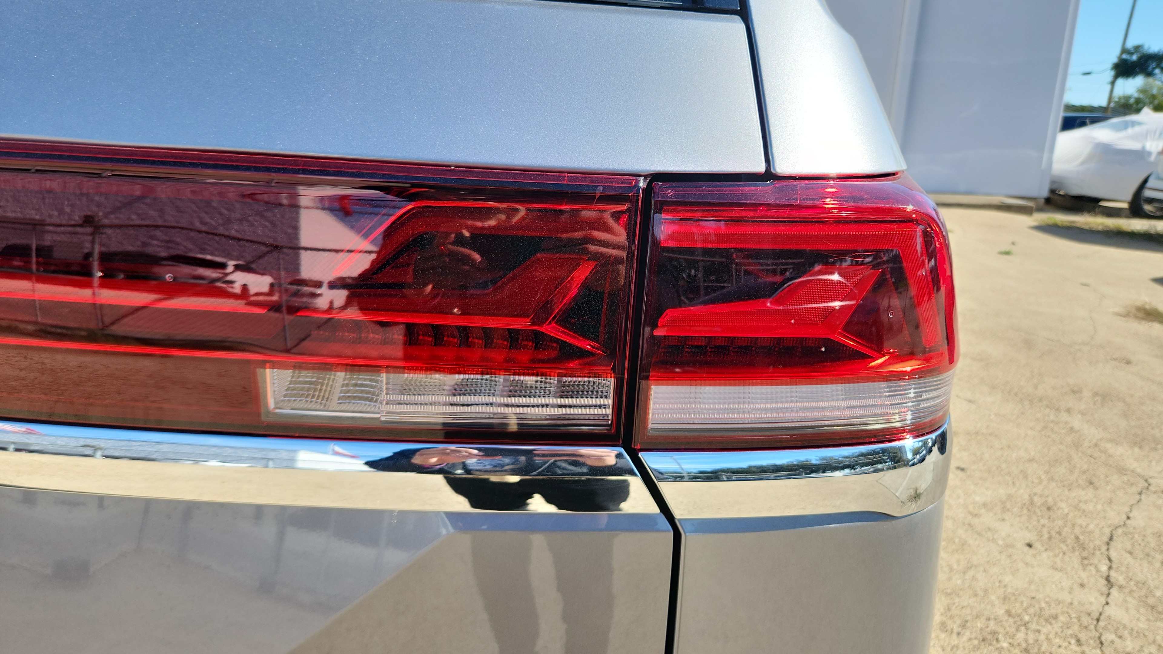New Silver Mist Metallic 2025 Volkswagen Atlas 2.0T SE w