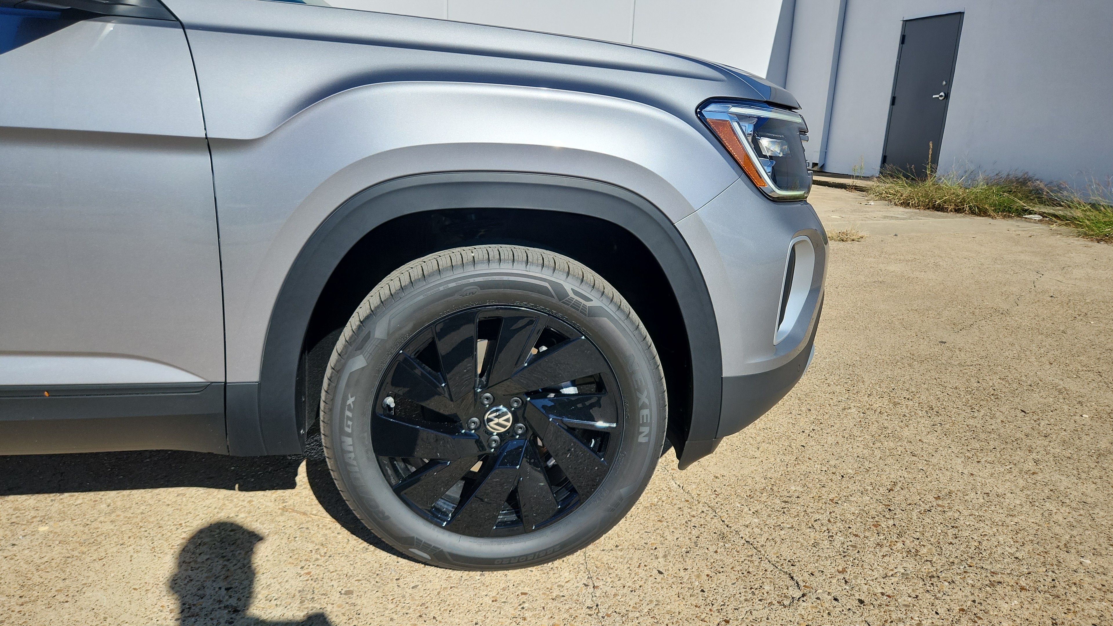 New Silver Mist Metallic 2025 Volkswagen Atlas 2.0T SE w
