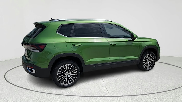 2025 Volkswagen Taos SE photo 2