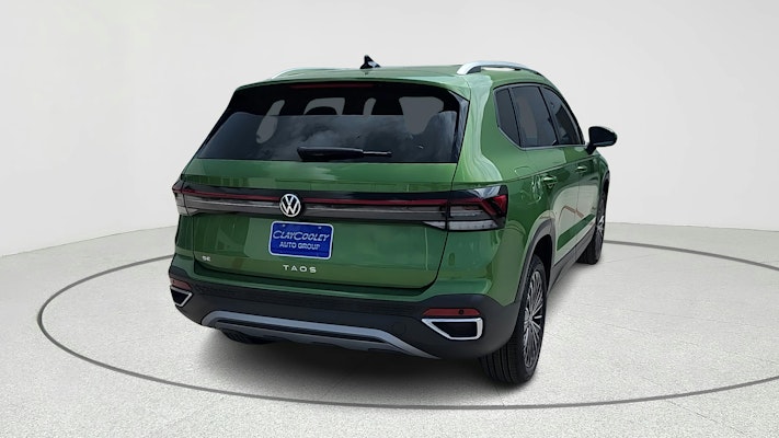 2025 Volkswagen Taos SE photo 3
