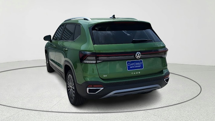 2025 Volkswagen Taos SE photo 4