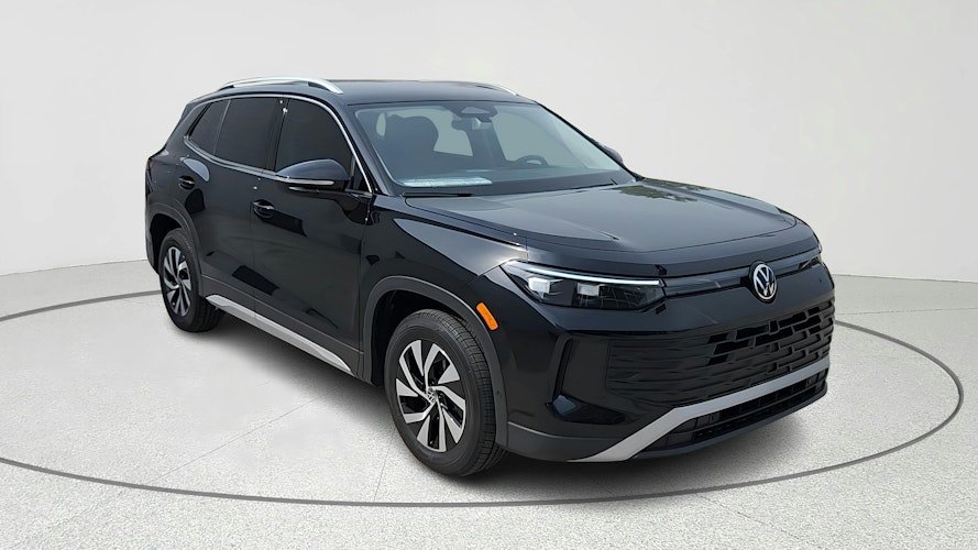 2025 Volkswagen Tiguan S photo 3
