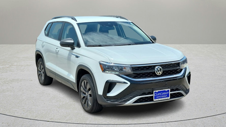 2022 Volkswagen Taos SE photo 2